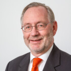 03.12.2014, Deutschland, NRW, Dortmund, Hansastr. 30 .Prof.Dr. Martin Rehborn, Rechtsanwalt, Portraet fuer den NOMOS Verlag .[Copyright by: Dirk Hoppe / Netzhaut, Tel. +49 171 5304358 oder +49 231 1061551, Fax +49 231 1061552 - V e r o e f f e n t l i c h u n g  n u r  g e g e n  H o n o r a r  n a c h  MFM,  B e l e g  u n d  N a m e n s n e n n u n g  -  E s  g e l t e n  a u s s c h l i e s s l i c h  u n s e r e  AGB  u n t e r  www.netzhaut.com/agb.  A n y  u s a g e  i s  r e s t r i c t e d  t o  o u r  t e r m s  a n d  c o n d i t i o n s  o n l y,  f o u n d  u n d e r  www.netzhaut.com/tac.  B a n k v e r b i n d.: St.-Spk.DO., BLZ 44050199, KTO 471008931]