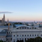 Blick von der Dachterrasse des Justizpalastes auf Parlament