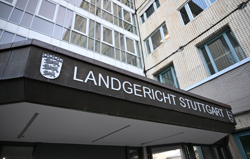 Das Landgericht Stuttgart. Die Insolvenz des Küchenherstellers Alno hat einst bundesweit für Schlagzeilen gesorgt. Nun müssen sich ab Montag, 13.01.2025 zwei ehemalige Vorstandsmitglieder wegen des Verdachts der Insolvenzverschleppung und Untreue vor einer Wirtschaftsstrafkammer vor dem Stuttgarter Landgericht verantworten. Einem dritten Angeklagten wird Beihilfe zur Untreue vorgeworfen.