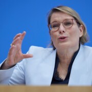 Stefanie Hubig (SPD), Ministerin für Bildung des Landes Rheinland-Pfalz, stellt in der Bundespressekonferenz Impulse für eine bessere Bildung an den Schulen vor. Dabei werden Vorschläge gemacht, wie die Bildung bis ins Jahr 2035 verbessert werden kann.