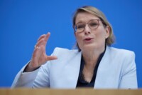 Stefanie Hubig (SPD), Ministerin für Bildung des Landes Rheinland-Pfalz, stellt in der Bundespressekonferenz Impulse für eine bessere Bildung an den Schulen vor. Dabei werden Vorschläge gemacht, wie die Bildung bis ins Jahr 2035 verbessert werden kann.